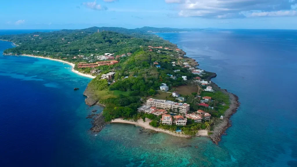Roatán se transforma en un destino de clase mundial gracias a inversión hotelera internacional