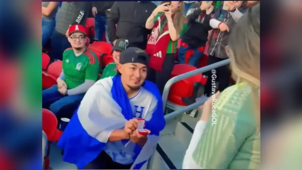 Hondureño pide matrimonio a mexicana durante semifinal de la Copa Oro
