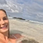 VIDEO: Influencer nada en agua con heces fecales tras confundirlas con ‘espuma’