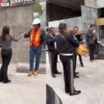 VIDEO: Mujer descubre infidelidad de su novio y lo enfrenta con mariachis
