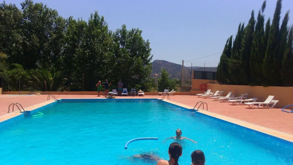 Reto viral de defecar en piscinas obliga al cierre de más de 300 instalaciones