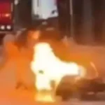 Mujer incendia la moto de su pareja tras descubrir una infidelidad