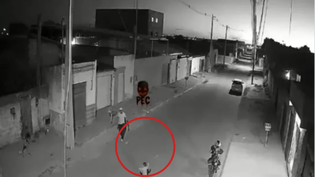 Video sensible: Niño muere atropellado mientras jugaba en la calle con pelota