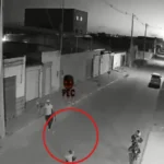 Video sensible: Niño muere atropellado mientras jugaba en la calle con pelota