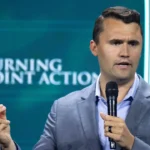 Muere Charlie Kirk, aliado de Trump, tras recibir un disparo durante un evento