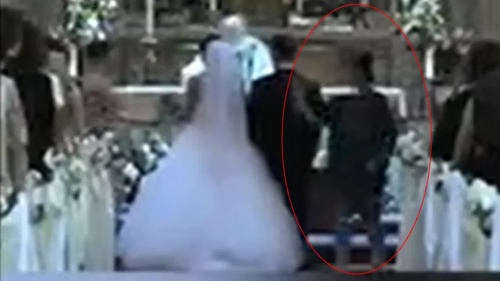 VIDEO: Aparece un supuesto demonio caminando durante boda religiosa