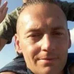 Hombre murió en pleno funeral de su hijo; se desplomó mientras cargaba el ataúd