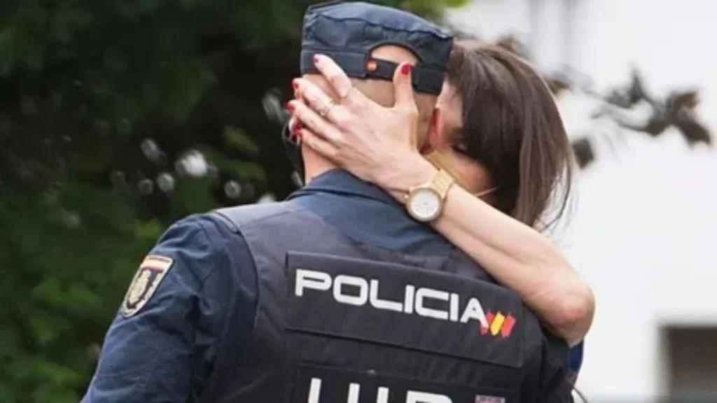 Joven desaparecida se casa con el policía que la rescató años atrás