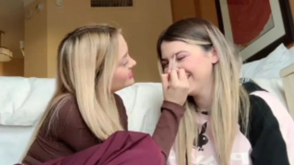 ¿AriGameplays y Rivers son pareja? ¿Novias? ¿Se besan en directo?