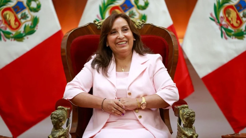 ¿Cuántos hijos tiene Dina Boluarte, presidenta destituida de Perú, y quiénes son?
