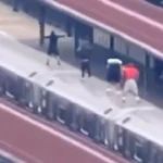 VIDEO: Ellas son las menores que murieron por reto de surfear encima del metro