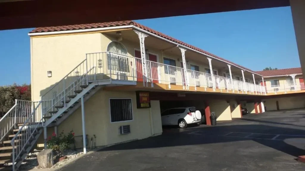 Joven es abandonada en motel por su ligue y su hermana no quiere ir por ella