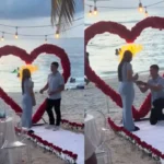 Pareja se compromete frente al mar en Roatán durante Semana Morazánica