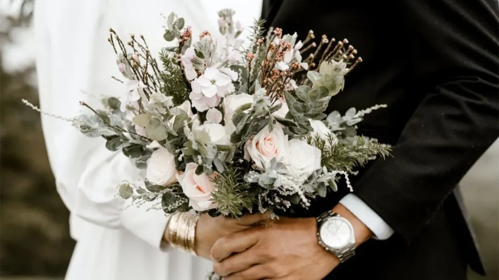 Mujer revela que su novio se acostó con su madre en su despedida de soltero