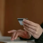 Hondureña presume que su novio le envió transferencia al ver su cuenta en cero