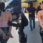 Capturan a 'cariñosa' por robarle el celular a uno de sus clientes