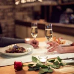 Hombre demanda a restaurante por revelar su infidelidad en TikTok