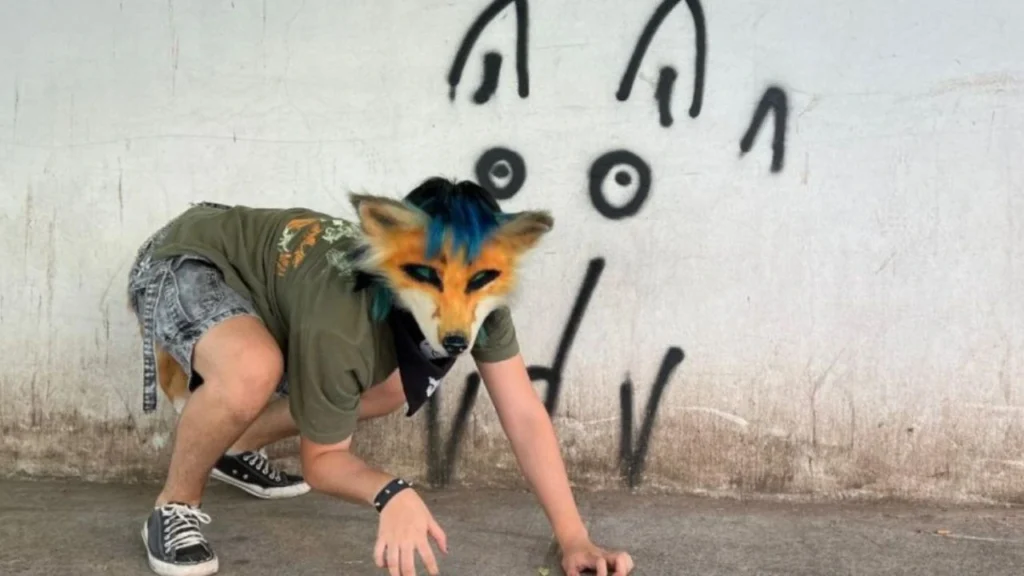 La polémica historia del joven que dice no sentirse humano y ser un zorro