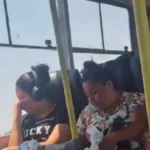 VIDEO: Mujer le cambia pañal a su hijo durante viaje en autobús