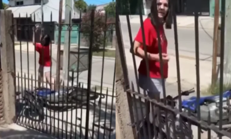 VIDEO: Mujer destruye la moto de su novio tras descubrir que la engañó