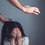 Video expone a famoso cantante golpendo a su esposa durante la luna de miel