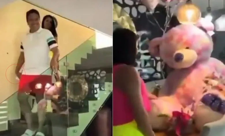 Alcalde es captado con 'fajo de dinero' para regalar a su esposa; esto aclaró