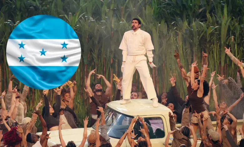 Bad Bunny menciona a Honduras en su show del medio tiempo del Super Bowl