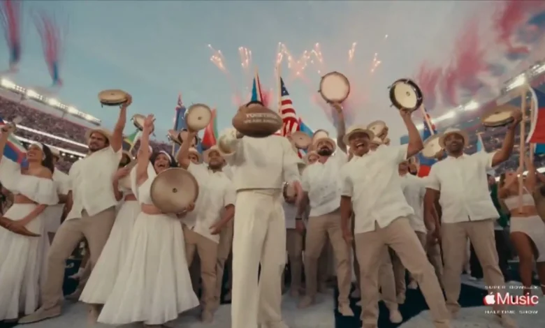 ¿Qué decía el balón de Bad Bunny en el Super Bowl? Este fue su mensaje