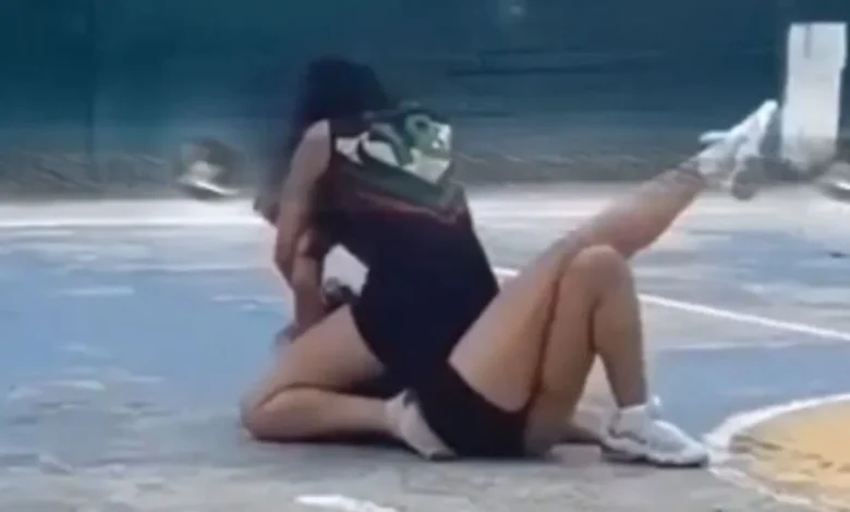 Video muestra pelea entre estudiantes por el amor de un joven