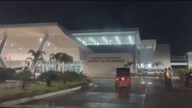 VIDEO: Hondureño llega en mototaxi al aeropuerto para recibir a familiar