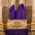 ¿Por qué las iglesias tapan las imágenes durante Semana Santa? Esta es la razón